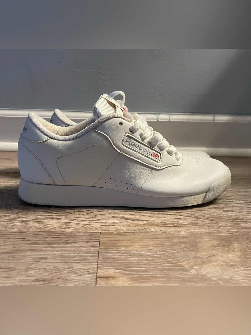Reebok classic women White Leather Low-Top Sneaker